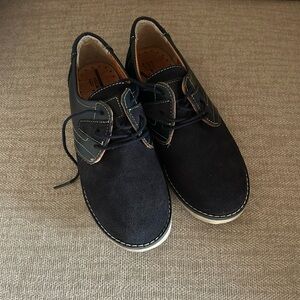 Boys navy blue dress shoes with laces.Amiguinho brand made in Portugal. Size 34